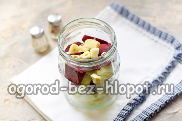 fill the jar with vegetables