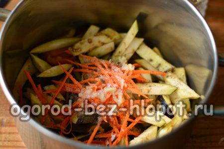 mélanger, ajouter du sel, du sucre et du poivre