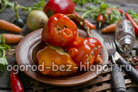 mit Kohl gefüllte Paprika