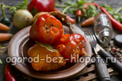 mit Kohl gefüllte Paprika