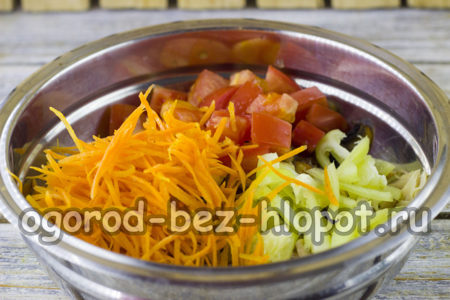 нарязани чушки, домати и моркови