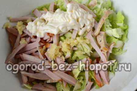 Mélanger, ajouter l'ail et la mayonnaise