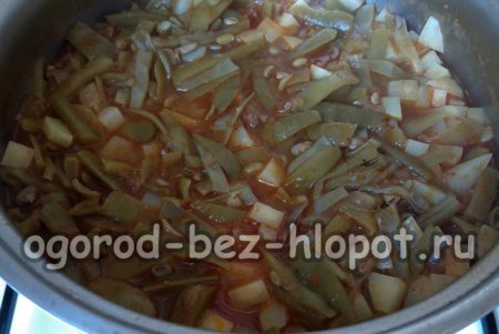 Les haricots verts à la viande sont prêts
