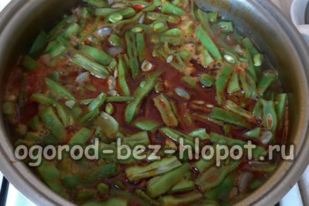Mettez-le dans la casserole avec la viande.