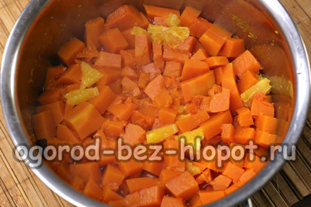 faire bouillir la citrouille et l'orange