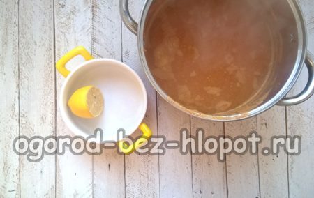 Zitronensaft hinzufügen