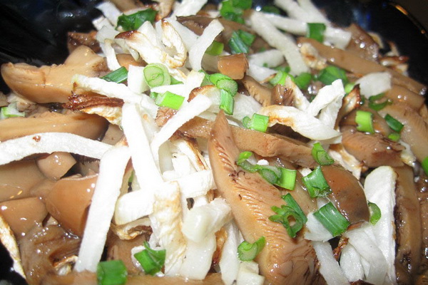 Champignons aux oignons