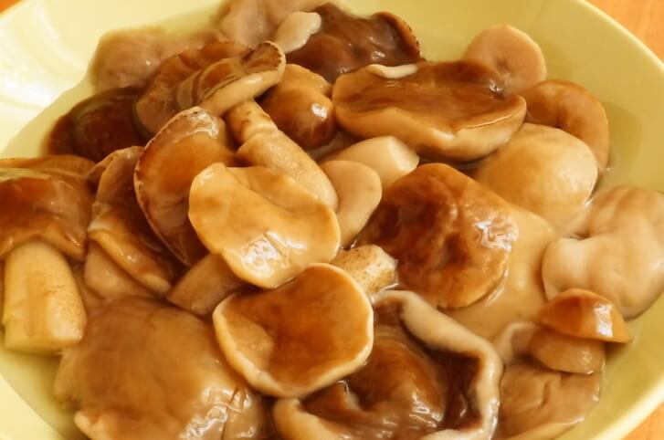 Champignons in gesalzener Butter