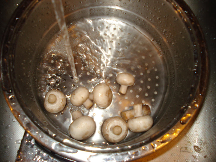 Pilze waschen