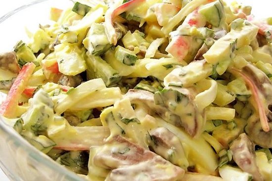 Салата с гъби и рачешки пръчици