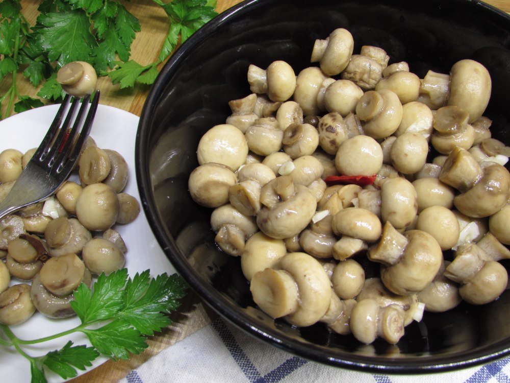 Marinierte Champignons ohne Essig