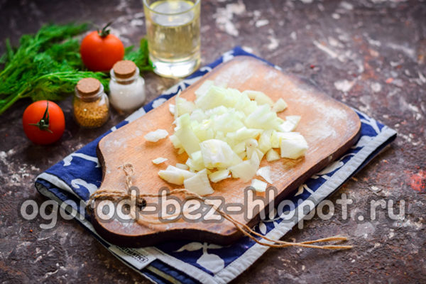 ψιλοκόψτε το κρεμμύδι