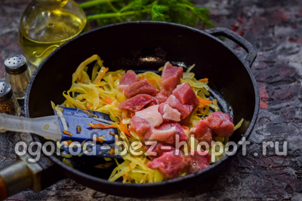 faire revenir les légumes, ajouter la viande