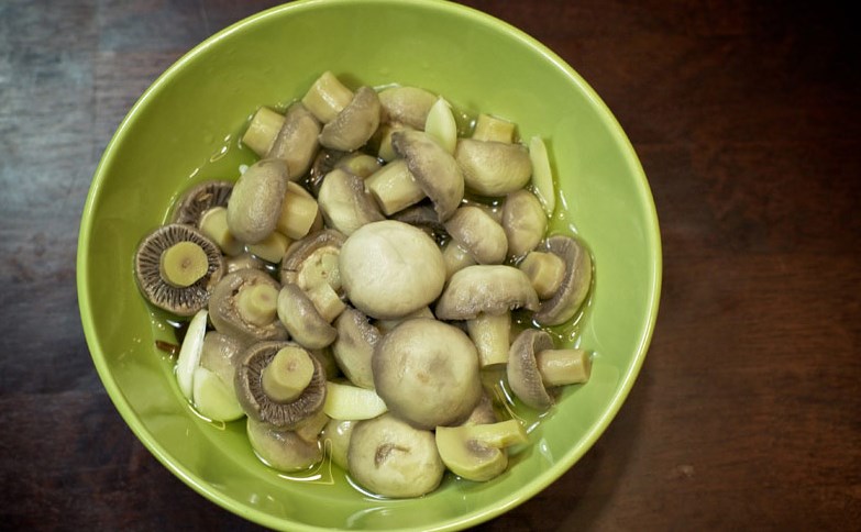 Marinierte Champignons mit Apfelessig