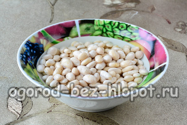 mettere a bagno i fagioli, scolare l'acqua