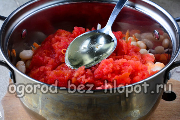 aggiungere pomodoro, olio, aceto