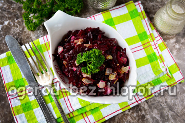 insalata di barbabietole bollite con cipolle fritte