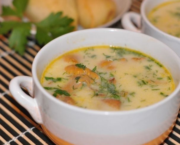 Pfifferlingssuppe mit Sahne