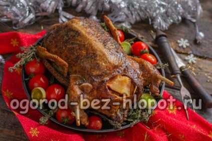 pato relleno de chucrut