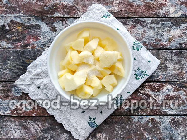 Saupoudrer les pommes de sucre