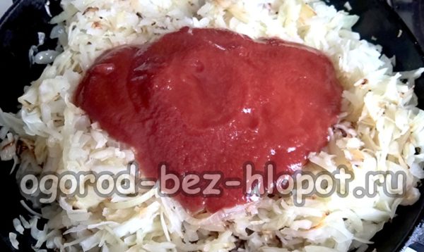 Tomatenmark hinzufügen