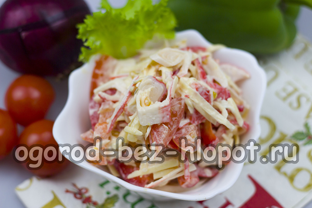Salat aus dem Roten Meer mit Krebsfleischstäbchen