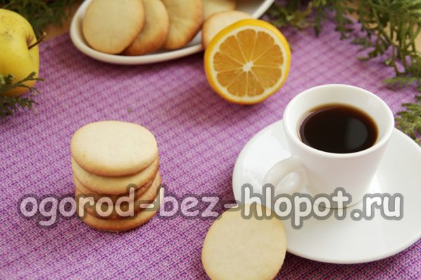 вкусни бисквитки, приготвени със саламура от краставици