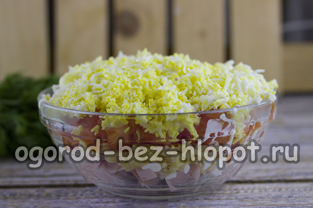 Jambon, domates ve peynirli dakikalık salata
