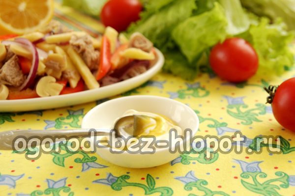 mélanger la mayonnaise et la moutarde