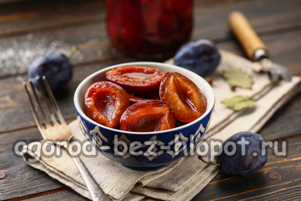 Die eingelegten Pflaumen sind fertig.