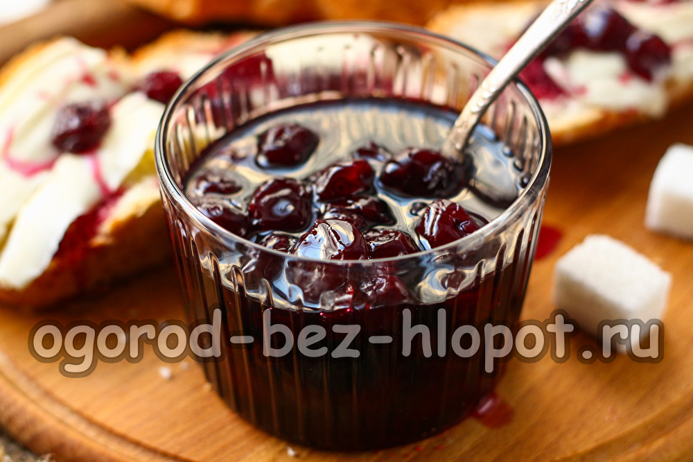 Une recette simple de confiture de cerises avec noyaux
