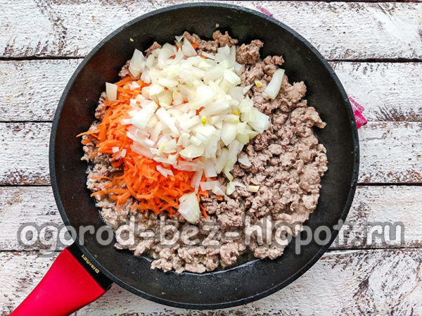 ajouter des légumes à la viande hachée