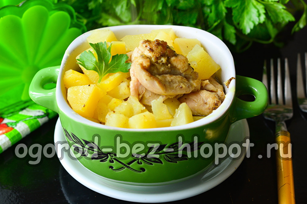 pommes de terre mijotées au poulet dans une casserole