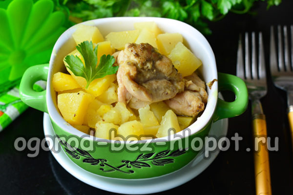 Les pommes de terre mijotées au poulet sont prêtes