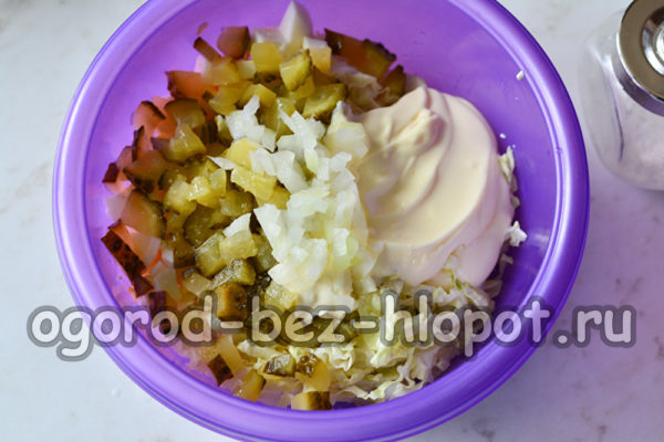 Mezcla los ingredientes y sazona con mayonesa.