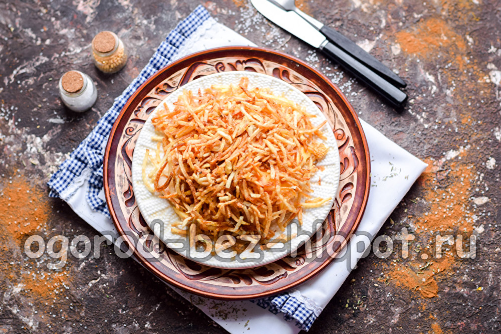 Ant Hill salad with potato straws