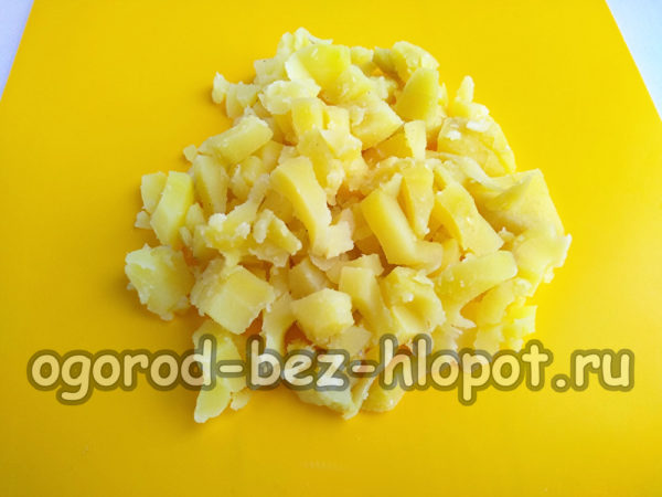 Kartoffeln kochen, schälen und klein schneiden
