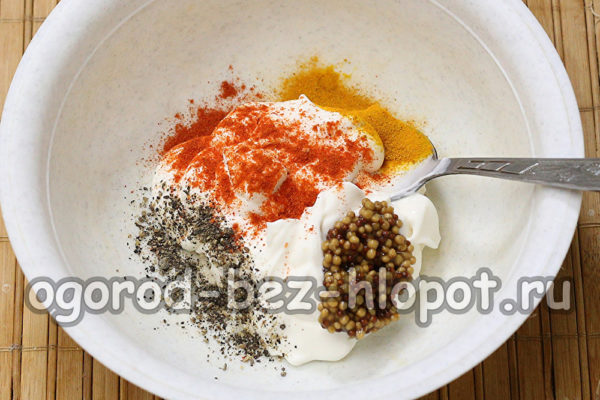 mayonez ve baharatları karıştırın