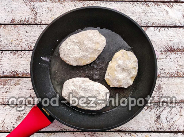 Déposez les escalopes dans une poêle.