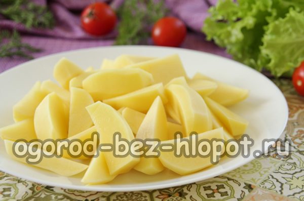 éplucher et couper les pommes de terre
