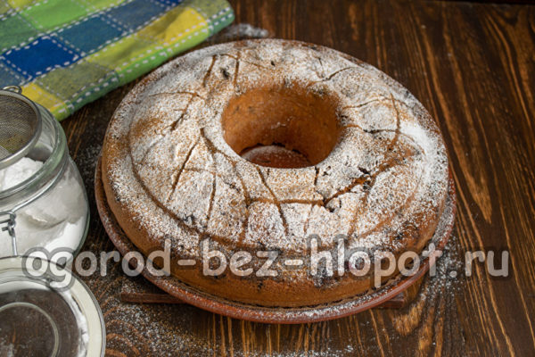 spolverare con zucchero a velo