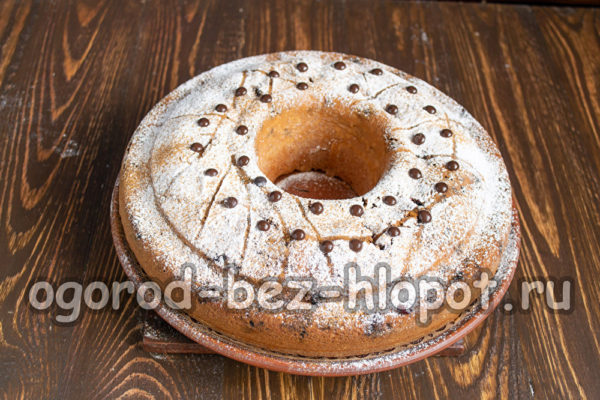 decorare con gocce di cioccolato