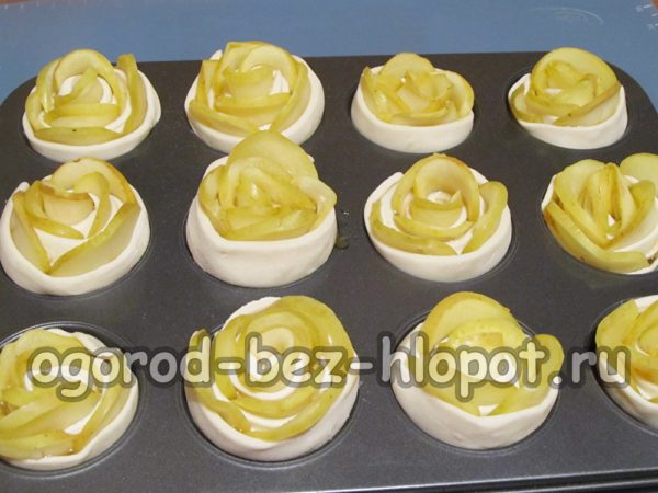 Backe Rosen in einer Muffinform