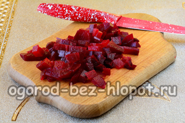 Die Rote Beete schneiden