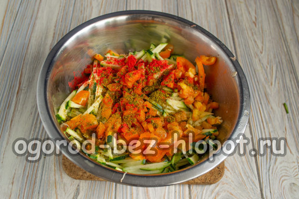 assaisonner avec du sel, du poivre et des herbes.