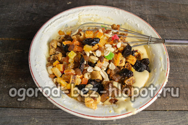 Añadir frutos secos y frutas deshidratadas
