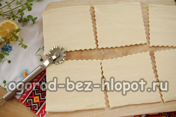 hamuru açın ve kesin