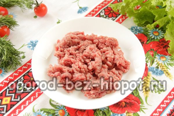 hacher la viande et les oignons