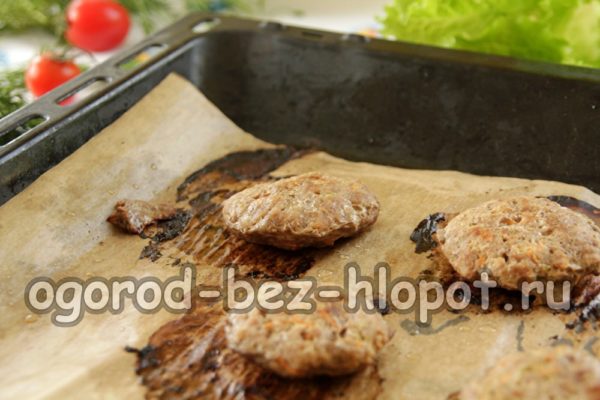 Retournez les escalopes.
