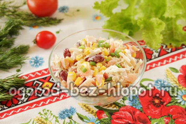 Den Salat dekorieren